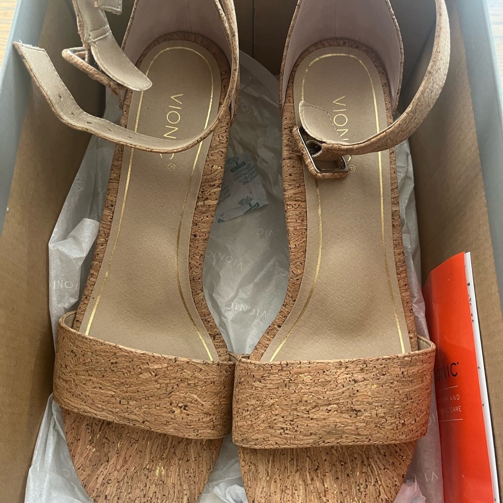 Vionic Women's Tan Sandals